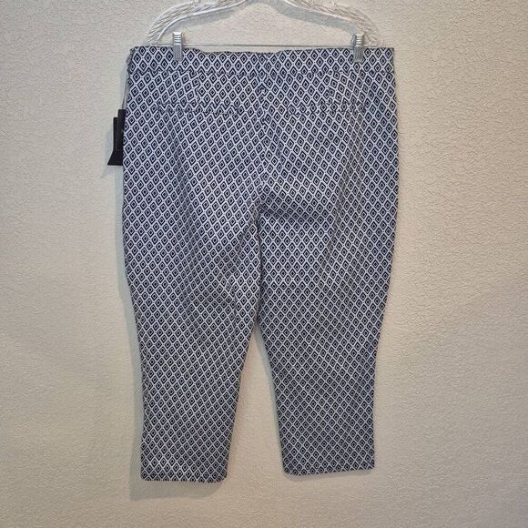 NYDJ Pants Womens Size 16 Blue White Diamond Pattern Cropped - Picture 2 of 7